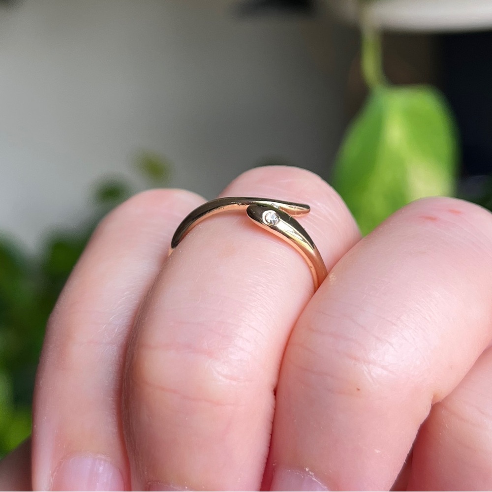 Sweet little snake ring with glittering rhinestone eyes 😍🐍💍💜